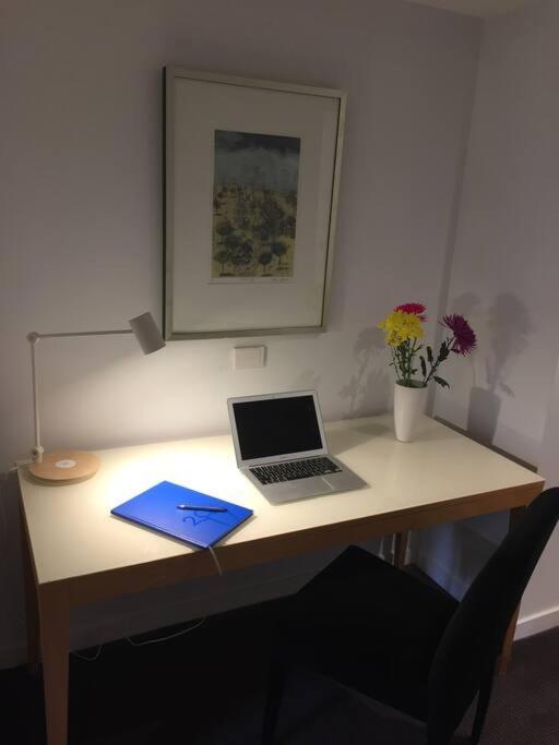 Roma Studio Apartment In Collins Street ملبورن المظهر الخارجي الصورة