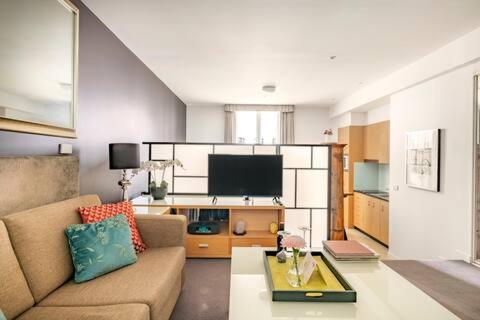 Roma Studio Apartment In Collins Street ملبورن المظهر الخارجي الصورة