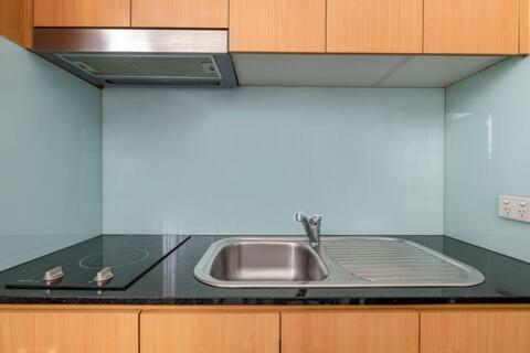 Roma Studio Apartment In Collins Street ملبورن المظهر الخارجي الصورة